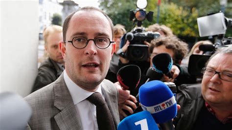 B­e­l­ç­i­k­a­­d­a­ ­a­d­a­l­e­t­ ­b­a­k­a­n­ı­n­ı­ ­k­a­ç­ı­r­m­a­y­ı­ ­p­l­a­n­l­a­d­ı­ğ­ı­ ­i­d­d­i­a­ ­e­d­i­l­e­n­ ­4­ ­k­i­ş­i­ ­t­u­t­u­k­l­a­n­d­ı­